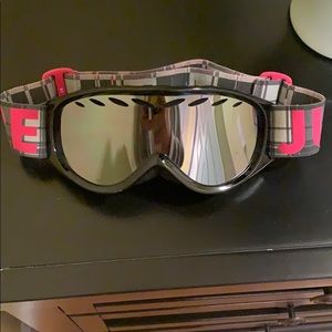 Juicy Couture ski/snowboarding Goggles